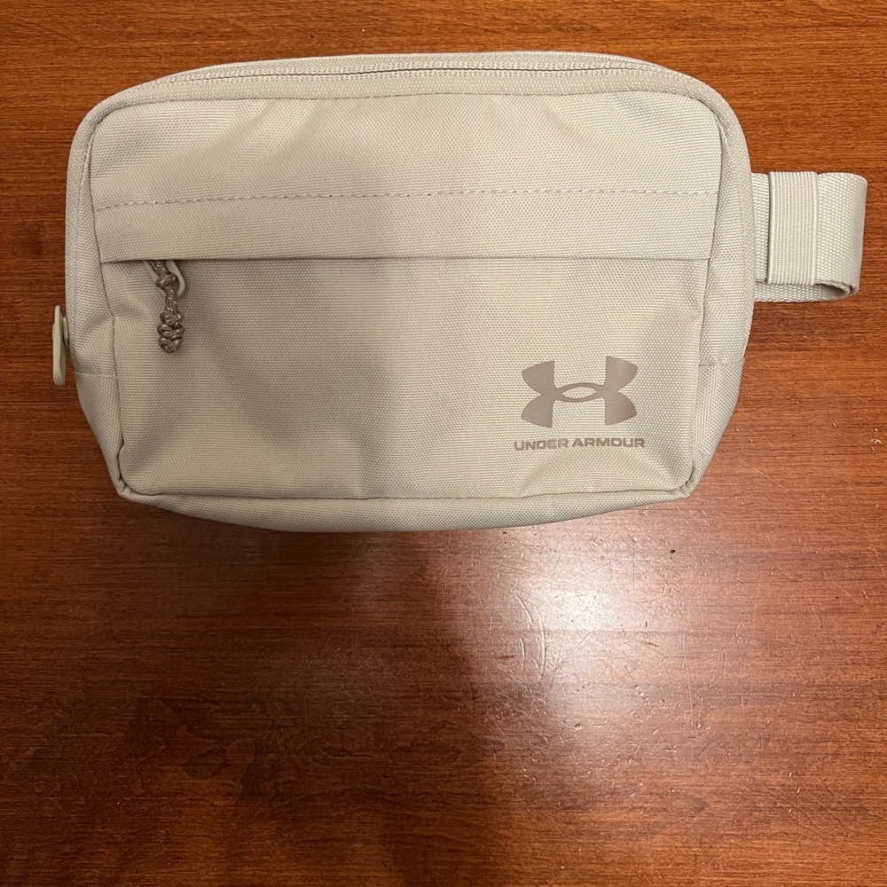 Under Armour Essential waist Bag Crossbody
